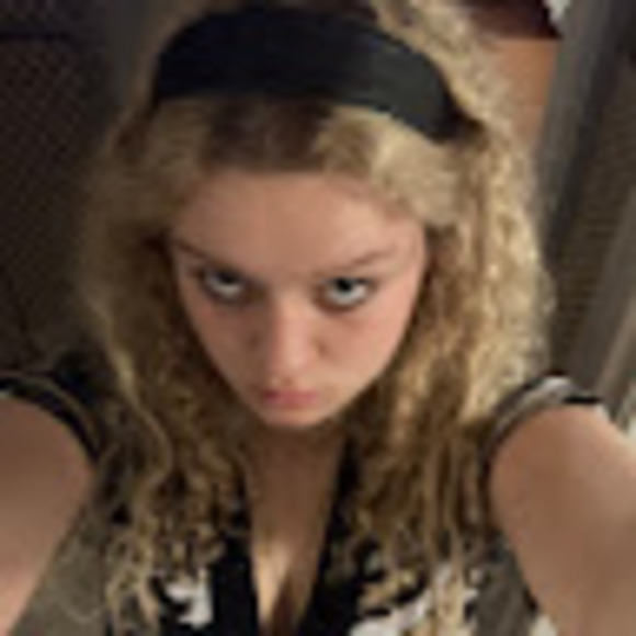 Meet your Posher, Anika - Picture 1 of 1